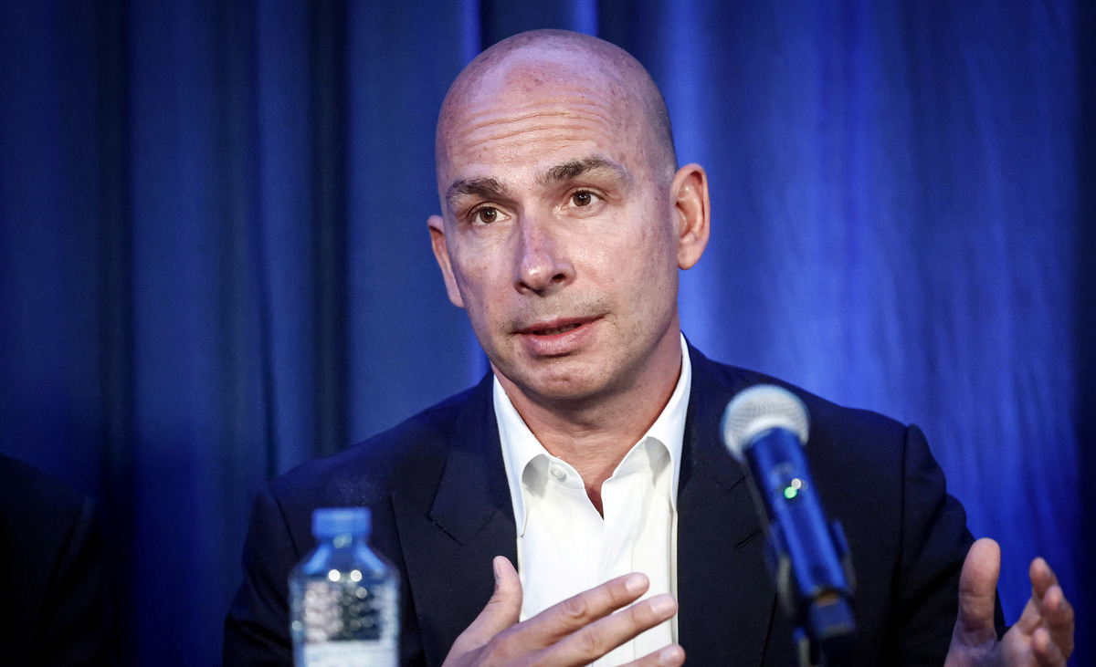 Кой е Атанас Бостанджиев?