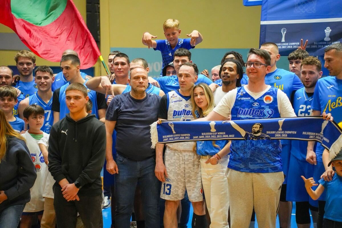 Асен Великов заяви след последния си мач, че ще остане в баскетбола