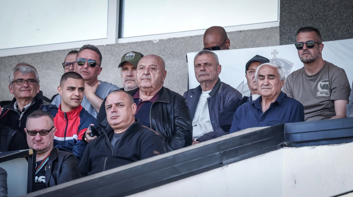 Венци Стефанов продава Славия?