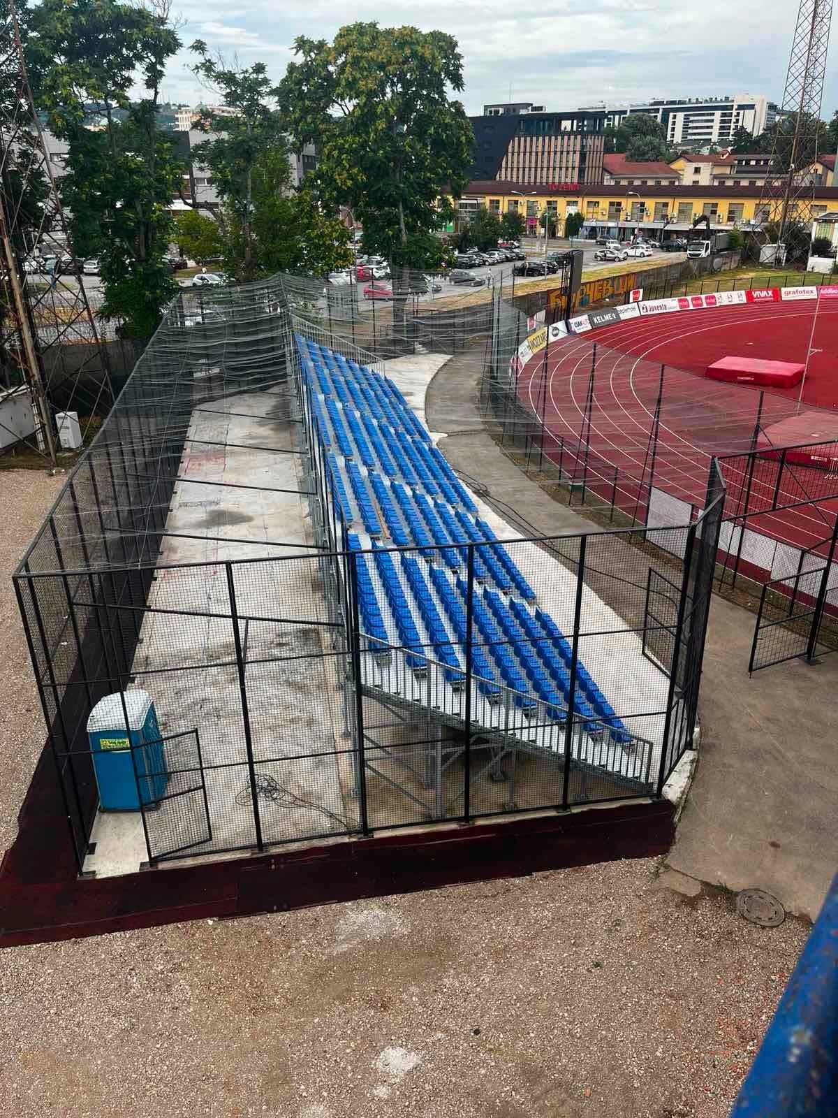 Клетка за феновете на Левски в Баня Лука