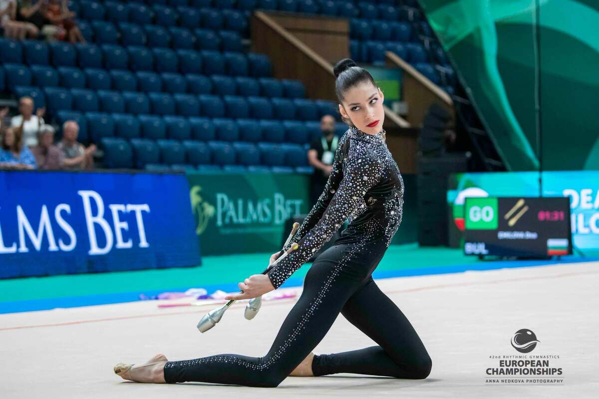 БФХГ с празнична честитка за Деа Емилова