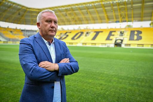 Николай Киров застава начело на Ботев Пловдив