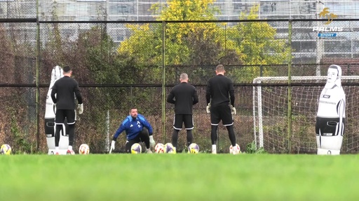 Вратарите на Левски тренират здраво часове след успеха над Добруджа