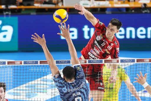 Алекс Николов отново най-резултатен при победа на Лубе