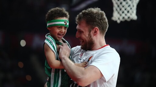 Олимпиакос с Везенков смачка Жалгирис