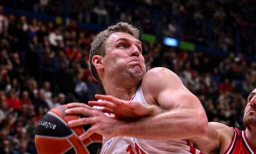 Везенков и Олимпиакос докосват върха в Евролигата