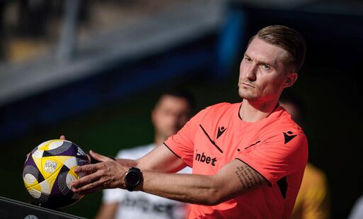 Васил Минев ще свири Славия - Левски