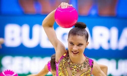 БФХГ с празнична честитка за рожденичката Маги Миневска