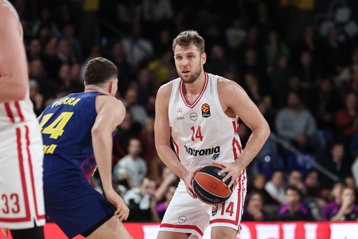 Силен мач на Везенков не стигна за Олимпиакос срещу Барселона