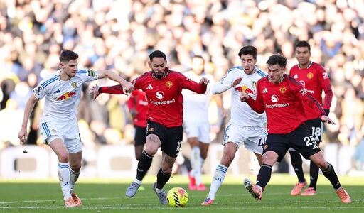 Груев и Лийдс се задоволиха с равенство в дербито с Манчестър Юнайтед