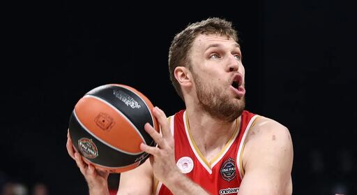 Олимпиакос и Везенков с убедителна победа в Гърция