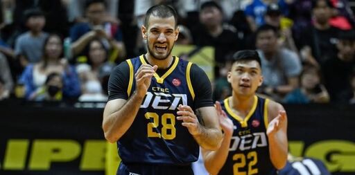 Наш баскетболен национал ще търси нов клуб