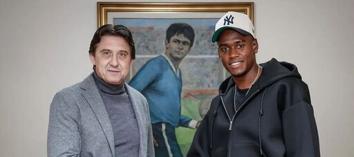 Левски представи официално Хуан Переа