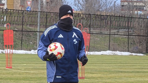 Левски тренира насред студа без Макун