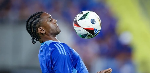 Макун тренира с Левски, двама пропуснаха заниманието в сряда