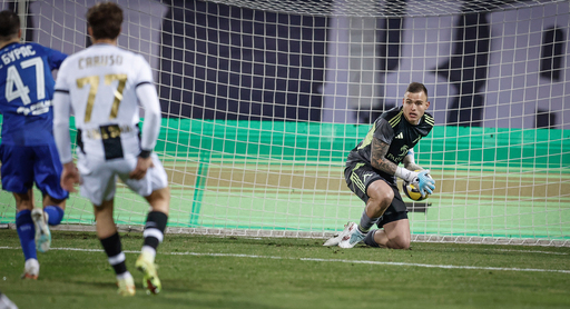 Левски спечели луд мач с Локо София и поведе с 13 точки на върха