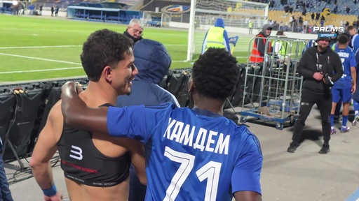 Футболисти и привърженици на Левски празнуват успеха над Локомотив София