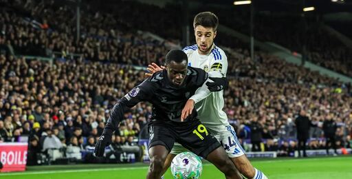 Илия Груев и Лийдс отстъпиха на Съндърланд, български рефер дебютира във Висшата лига