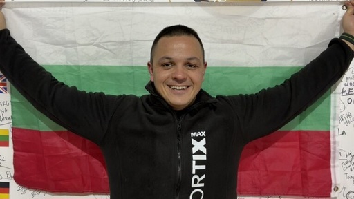 Цанко Цанков е световен шампион по зимно плуване на 450 метра!