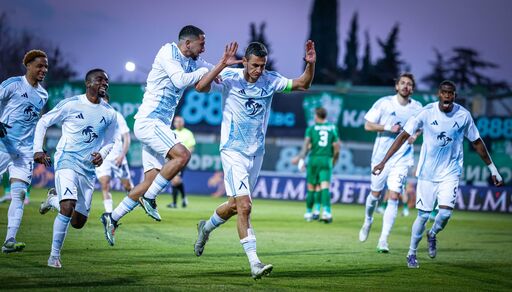 Левски надделя минимално над Берое, капитан Костадинов герой за "сините"