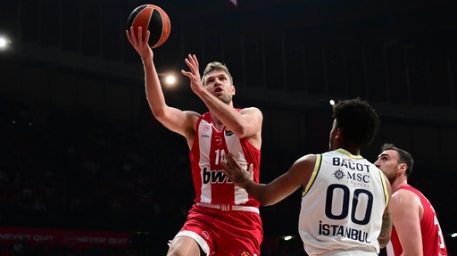 Силен мач на Везенков при триумф на Олимпиакос над Фенербахче