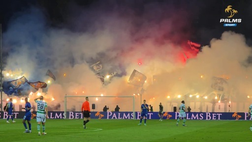 "Синьото" пирошоу след втория гол на Евертон Бала срещу Черно море