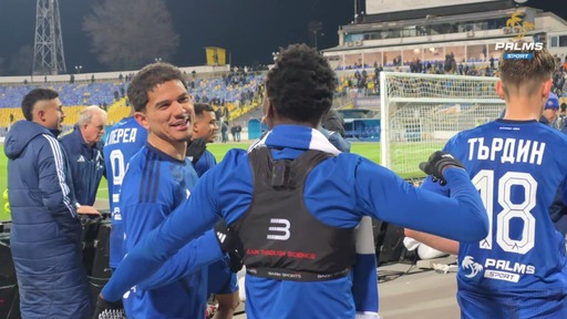 Футболисти и привърженици на Левски празнуват успеха над Черно море