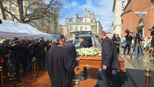 Изпратиха с аплодисменти Борислав Михайлов след поклонението пред паметта му