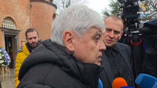 Покрусеният Емил Спасов след поклонението пред Борислав Михайлов