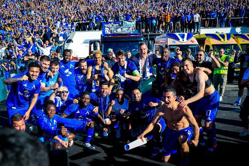 Левски докосва титлата след триумф над ЦСКА