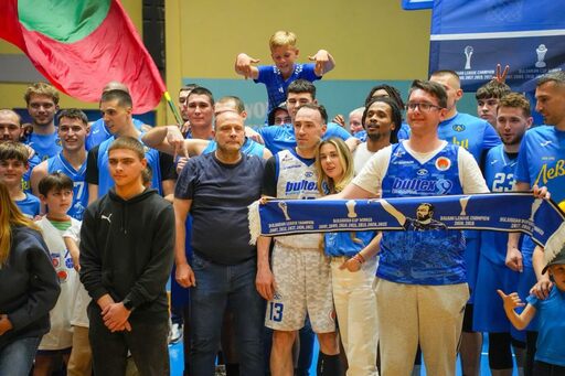 Асен Великов заяви след последния си мач, че ще остане в баскетбола