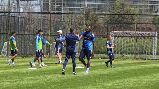 Сангаре отново тренира с Левски