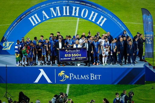Мило Борисов и Роси МакКий връчиха специална шампионска премия от Palms Bet на новия шампион Левски