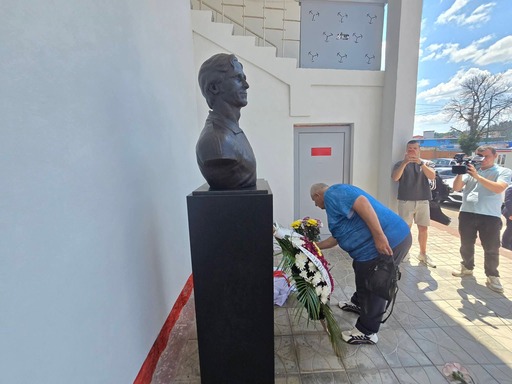 Откриха бюст-паметник на легендарния Сашо Паргов