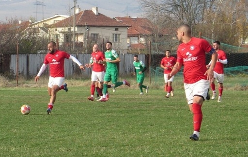 Доскорошен треньор в елита се завърна на терена с гол
